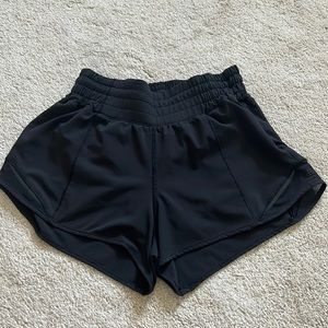 Black High Rise Hotty Hot (2.5 lined) Lululemon shorts